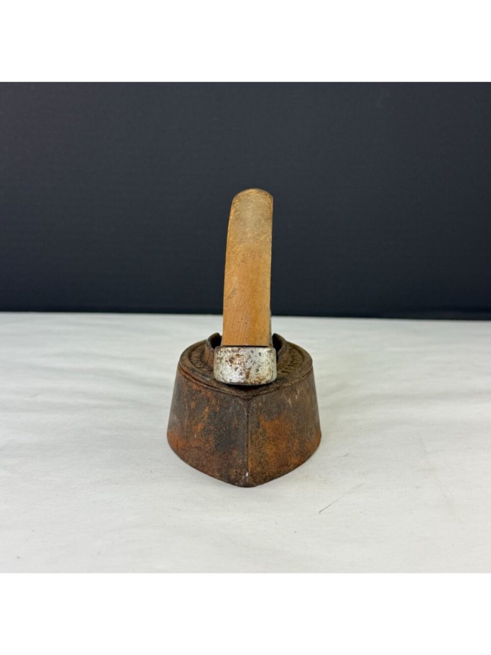 Vintage Colebrookdale Sad Iron With Wood Handle - Picture 2 of 13